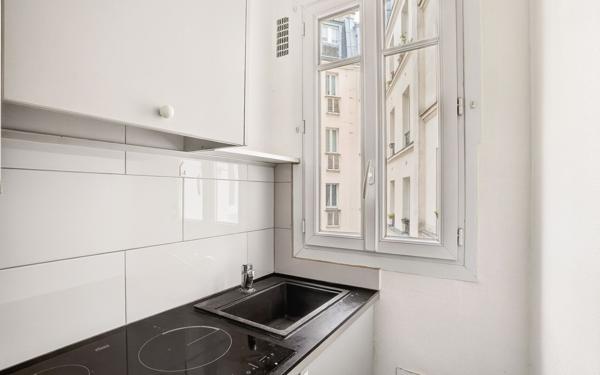 Appartement à vendre    2 pièces • 32,89 m2 Paris 18