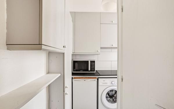 Appartement à vendre    2 pièces • 32,89 m2 Paris 18