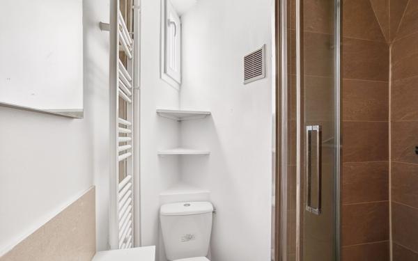 Appartement à vendre    2 pièces • 32,89 m2 Paris 18