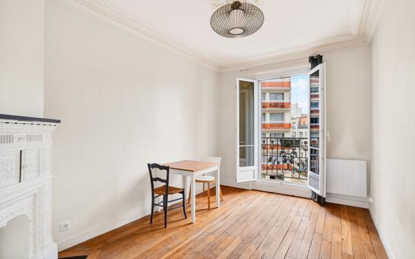 Appartement à vendre    2 pièces • 32,89 m2 Paris 18