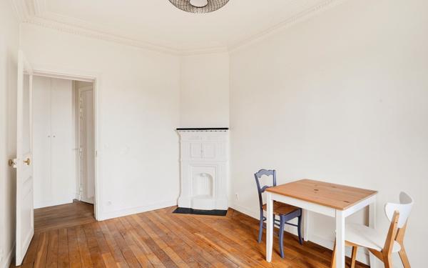 Appartement à vendre    2 pièces • 32,89 m2 Paris 18