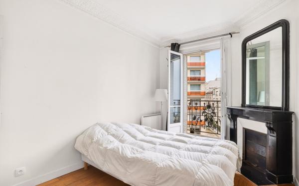 Appartement à vendre    2 pièces • 32,89 m2 Paris 18