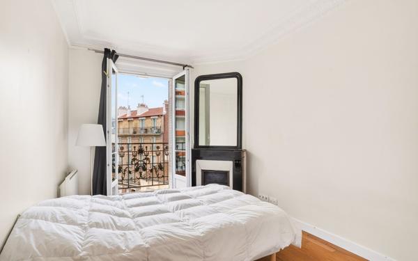 Appartement à vendre    2 pièces • 32,89 m2 Paris 18