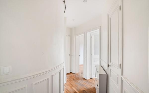 Appartement à vendre    2 pièces • 32,89 m2 Paris 18