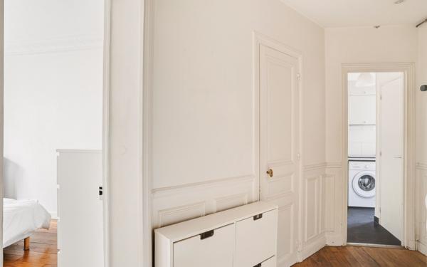 Appartement à vendre    2 pièces • 32,89 m2 Paris 18