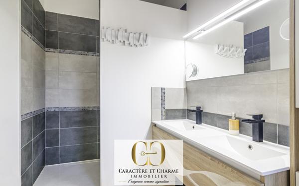 Sarlat-la-Canéda (24200) 7 Chambres d'hôtes / studios, aménagés, + grand logement privé. Idéal activité. Piscine chauffée - Jardin.