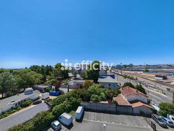 Appartement
         2 pièces
        - 48 m² Exclusivité 170 000 € *