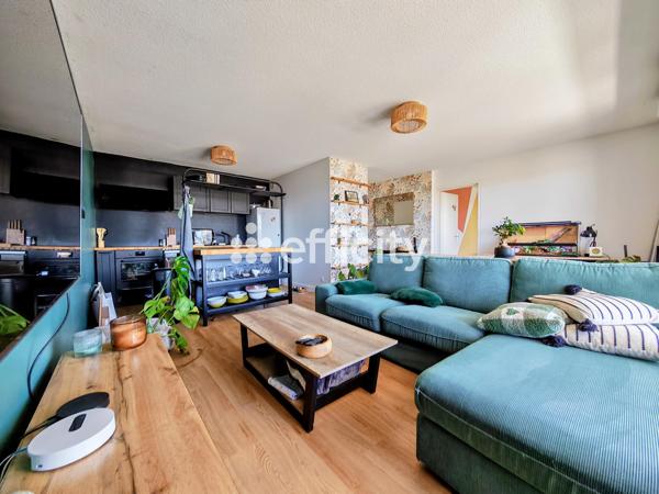 Appartement
         2 pièces
        - 48 m² Exclusivité 170 000 € *