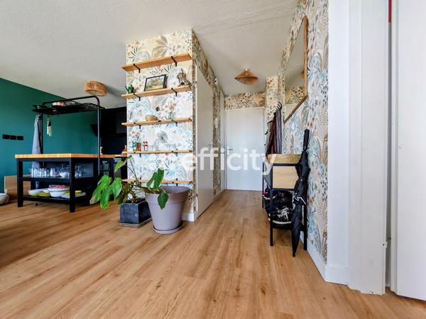 Appartement
         2 pièces
        - 48 m² Exclusivité 170 000 € *