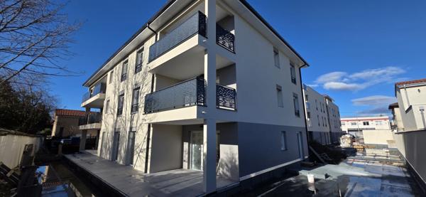 SAINT LAURENT DE MURE proche centre bourg - BEL ATTIQUE 3 pièces NEUF avec grande terrasse !