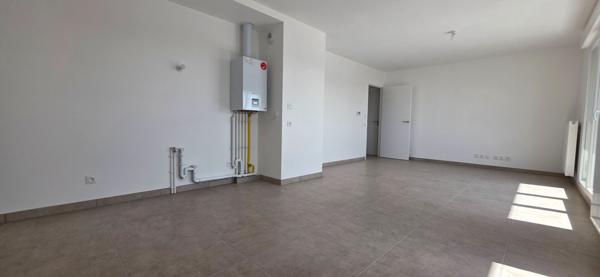 SAINT LAURENT DE MURE proche centre bourg - BEL ATTIQUE 3 pièces NEUF avec grande terrasse !