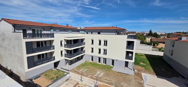 SAINT LAURENT DE MURE proche centre bourg - BEL ATTIQUE 3 pièces NEUF avec grande terrasse !