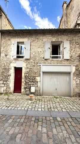 Charmante maison de ville en pierre plein centre ville avec garage