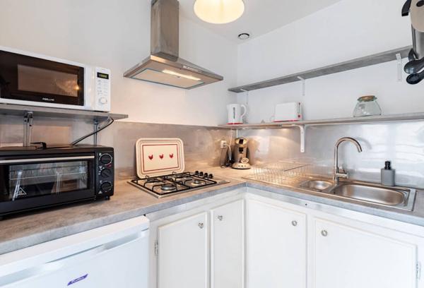 Charmante maison de ville en pierre plein centre ville avec garage