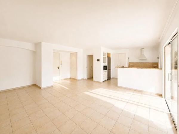 Appartement F3 à vendre  3 pièces - 93,76 m 2   COGOLIN  - 83