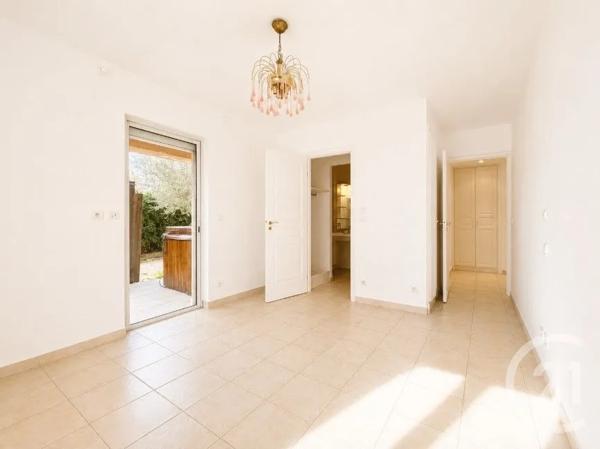 Appartement F3 à vendre  3 pièces - 93,76 m 2   COGOLIN  - 83