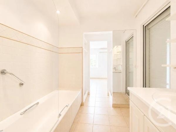 Appartement F3 à vendre  3 pièces - 93,76 m 2   COGOLIN  - 83
