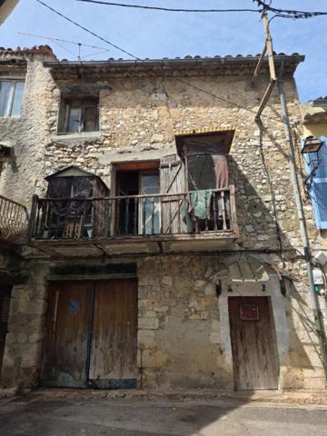 ST MAXIMIN LA STE BAUME MAISON DE VILLAGE