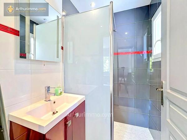 Vente                                                      Villa
                        
                     5 pièces                      188 m2                     à Mouans-Sartoux