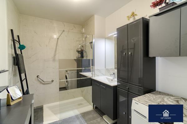 Appartement
         3 pièces
        - 66 m² 255 000 € *