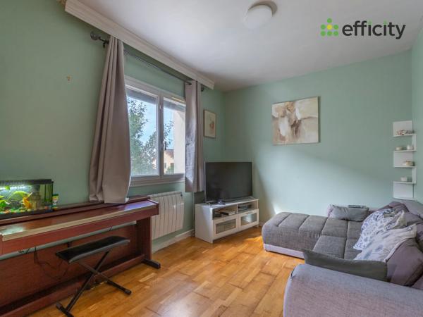 Maison
         5 pièces
        - 79 m² Exclusivité 250 000 € *