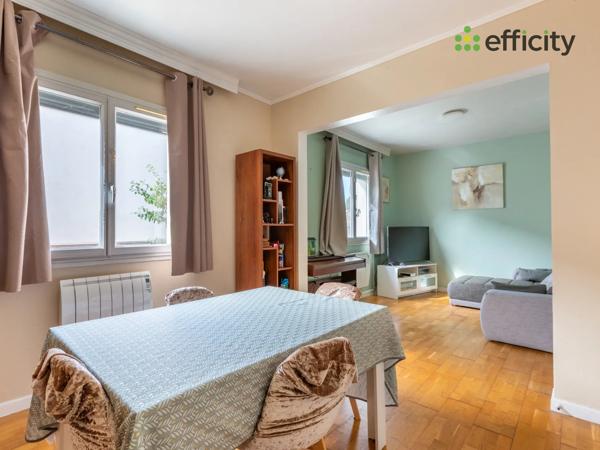 Maison
         5 pièces
        - 79 m² Exclusivité 250 000 € *