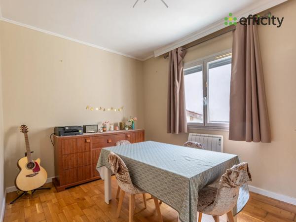 Maison
         5 pièces
        - 79 m² Exclusivité 250 000 € *