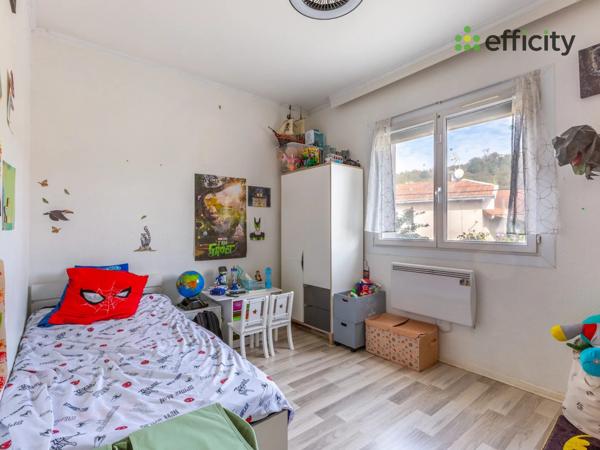 Maison
         5 pièces
        - 79 m² Exclusivité 250 000 € *