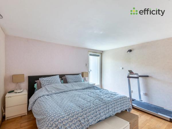 Maison
         5 pièces
        - 79 m² Exclusivité 250 000 € *