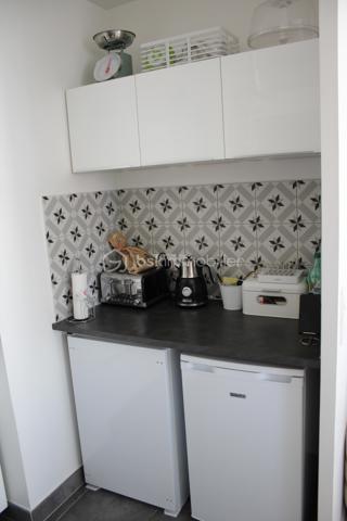 2 PIÈCES AVEC BALCON & PARKING – À 7 MIN DU RER – DISPONIBLE IMMÉDIATEMENT

Ce type de bien ne reste jamais longtemps sur le marché.
Si vous cherchez un appartement sans travaux, bien situé et prêt à vivre, lisez bien.

Au 4e étage d’une résidence récente, ce 2 pièces de 46 m² offre exactement ce que la majorité des acheteurs recherchent… sans les compromis habituels.
Un séjour lumineux avec cuisine ouverte, une chambre au calme, une salle de bains moderne : tout est propre, entretenu, efficace. Vous pouvez emménager immédiatement.
Mais ce qui fait la différence, c’est l’extérieur.
Un balcon exposé ouest, exploitable au quotidien, pas juste décoratif.

Ajoutez à ça :
Une place de parking sécurisée en sous-sol.
Une résidence aux normes récentes (RT 2012).
Aucun travaux à prévoir.

Côté emplacement, c’est du concret :
RER D “Le Vert de Maisons” à 7 minutes à pied.
Future ligne 15 à proximité directe.
Commerces et vie de quartier accessibles à pied.

Ce bien coche toutes les cases pour :
Un premier achat sans mauvaise surprise.
Un investissement locatif rentable dans un secteur en développement.

Soyons clairs, les biens propres, bien placés et avec extérieur partent en premier.
Si vous attendez, quelqu’un d’autre visitera avant vous.

📞 Contactez-moi dès maintenant pour organiser une visite.