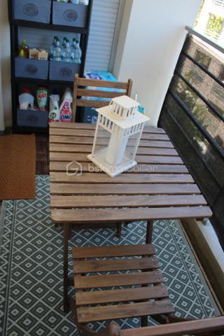 2 PIÈCES AVEC BALCON & PARKING – À 7 MIN DU RER – DISPONIBLE IMMÉDIATEMENT

Ce type de bien ne reste jamais longtemps sur le marché.
Si vous cherchez un appartement sans travaux, bien situé et prêt à vivre, lisez bien.

Au 4e étage d’une résidence récente, ce 2 pièces de 46 m² offre exactement ce que la majorité des acheteurs recherchent… sans les compromis habituels.
Un séjour lumineux avec cuisine ouverte, une chambre au calme, une salle de bains moderne : tout est propre, entretenu, efficace. Vous pouvez emménager immédiatement.
Mais ce qui fait la différence, c’est l’extérieur.
Un balcon exposé ouest, exploitable au quotidien, pas juste décoratif.

Ajoutez à ça :
Une place de parking sécurisée en sous-sol.
Une résidence aux normes récentes (RT 2012).
Aucun travaux à prévoir.

Côté emplacement, c’est du concret :
RER D “Le Vert de Maisons” à 7 minutes à pied.
Future ligne 15 à proximité directe.
Commerces et vie de quartier accessibles à pied.

Ce bien coche toutes les cases pour :
Un premier achat sans mauvaise surprise.
Un investissement locatif rentable dans un secteur en développement.

Soyons clairs, les biens propres, bien placés et avec extérieur partent en premier.
Si vous attendez, quelqu’un d’autre visitera avant vous.

📞 Contactez-moi dès maintenant pour organiser une visite.