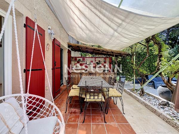 VENELLES - Villa 4 chambres avec piscine sur terrain arboré de 4 000 m² - T1 attenant avec entrée indépendante