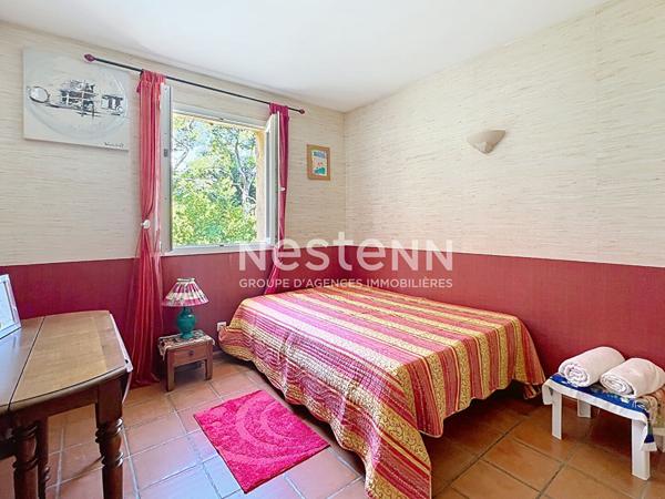 VENELLES - Villa 4 chambres avec piscine sur terrain arboré de 4 000 m² - T1 attenant avec entrée indépendante