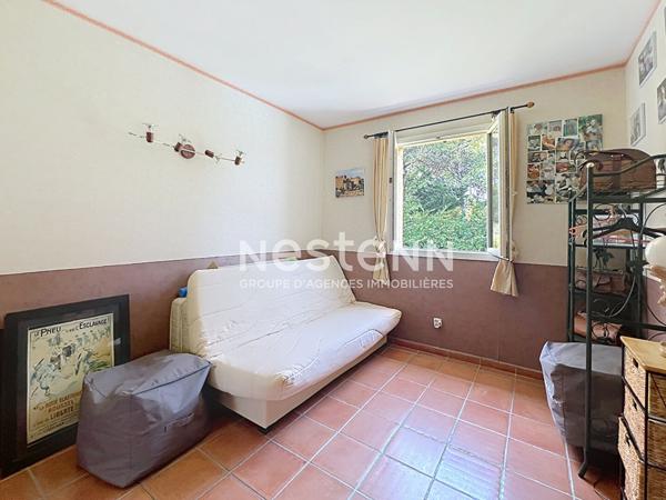 VENELLES - Villa 4 chambres avec piscine sur terrain arboré de 4 000 m² - T1 attenant avec entrée indépendante