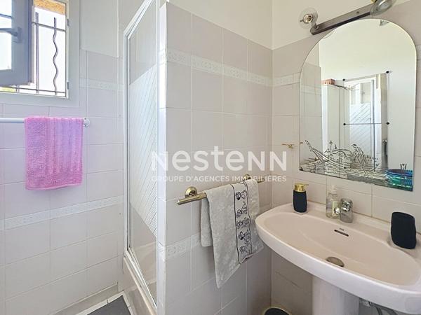 VENELLES - Villa 4 chambres avec piscine sur terrain arboré de 4 000 m² - T1 attenant avec entrée indépendante