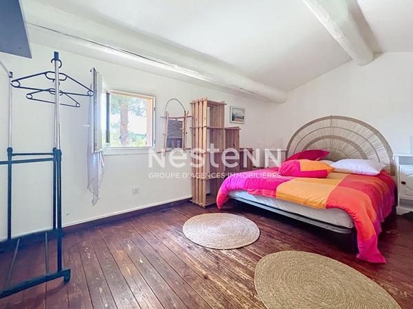 VENELLES - Villa 4 chambres avec piscine sur terrain arboré de 4 000 m² - T1 attenant avec entrée indépendante