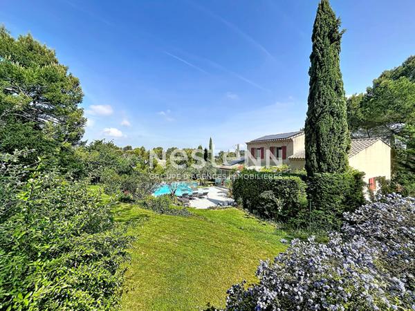 VENELLES - Villa 4 chambres avec piscine sur terrain arboré de 4 000 m² - T1 attenant avec entrée indépendante