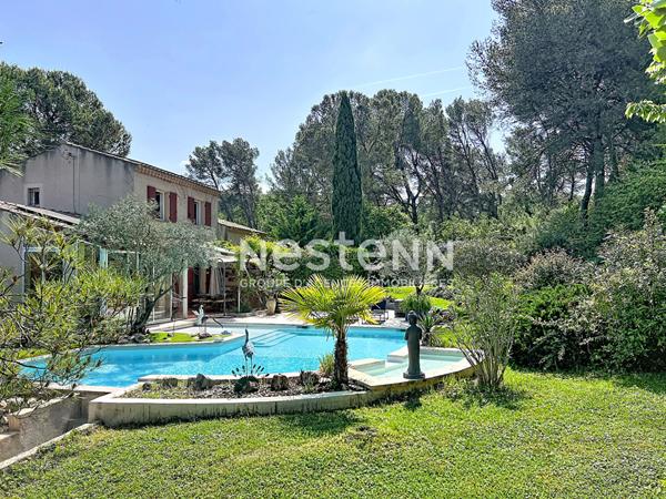 VENELLES - Villa 4 chambres avec piscine sur terrain arboré de 4 000 m² - T1 attenant avec entrée indépendante