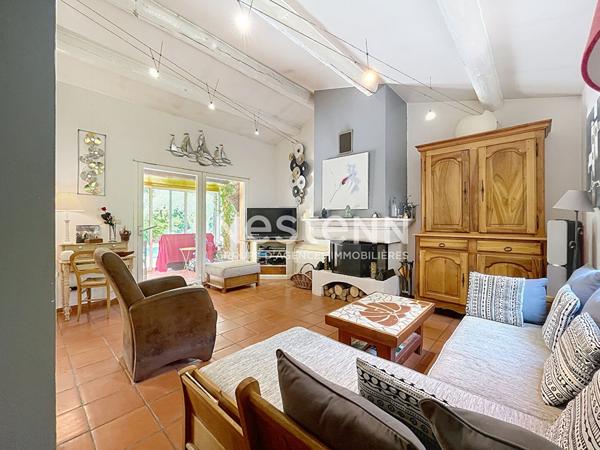 VENELLES - Villa 4 chambres avec piscine sur terrain arboré de 4 000 m² - T1 attenant avec entrée indépendante