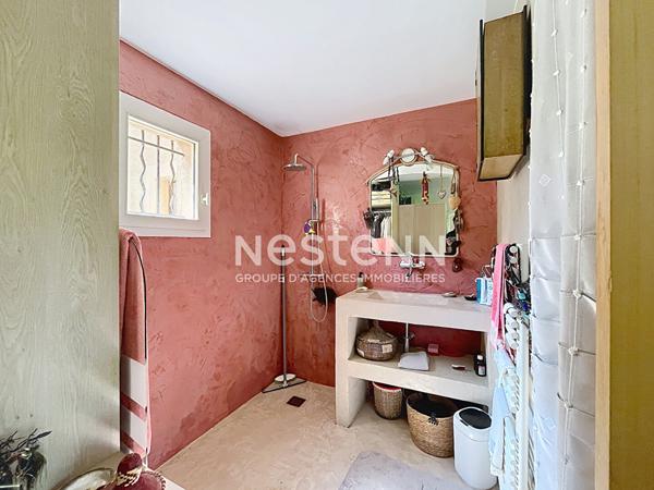 VENELLES - Villa 4 chambres avec piscine sur terrain arboré de 4 000 m² - T1 attenant avec entrée indépendante
