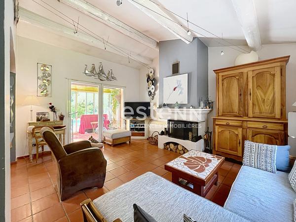 VENELLES - Villa 4 chambres avec piscine sur terrain arboré de 4 000 m² - T1 attenant avec entrée indépendante
