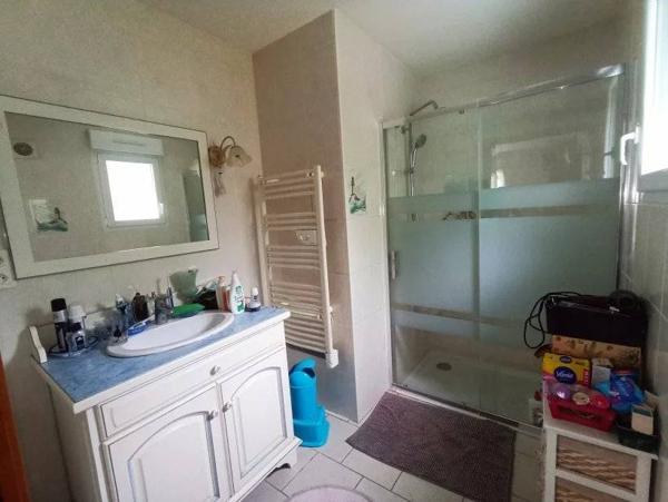 Maison familiale avec accès au canal