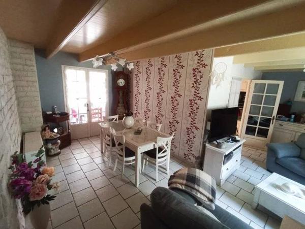 Maison familiale avec accès au canal