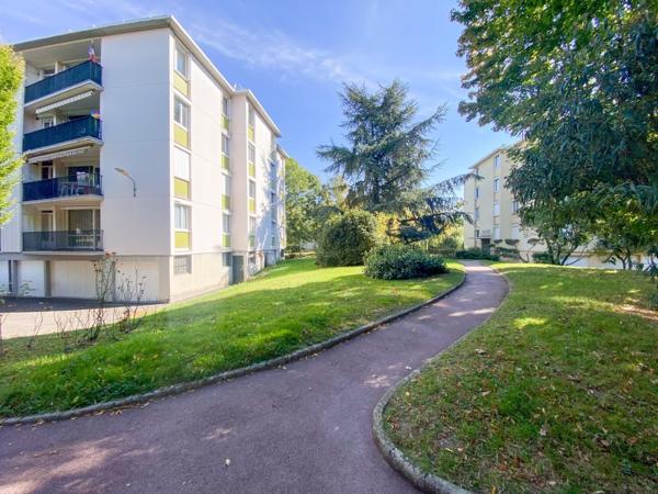 APPARTEMENT 3 CHAMBRES, BALLAINVILLIERS VILLAGE