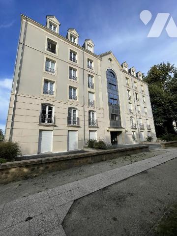 Appartement de type 4, 2 chambres, cave, parking.