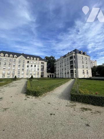 Appartement de type 4, 2 chambres, cave, parking.