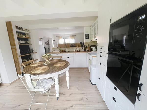 Découvrez cette charmante maison, un havre de paix à deux pas de Peronne