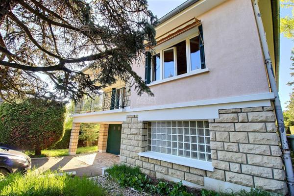 Maison Triel Sur Seine 6 pièce(s) 219 m2 €489 000 ** - Référence 1748