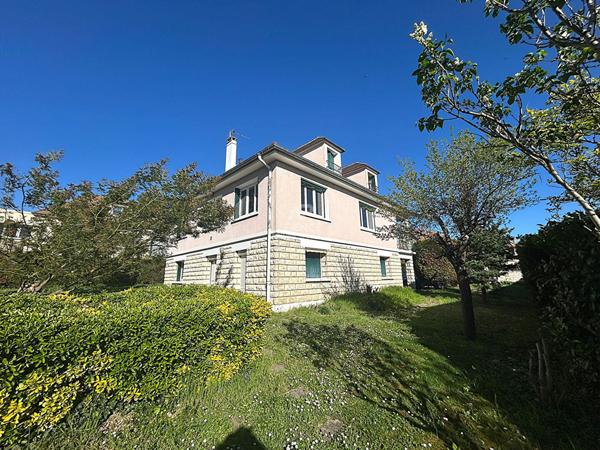 Maison Triel Sur Seine 6 pièce(s) 219 m2 €489 000 ** - Référence 1748