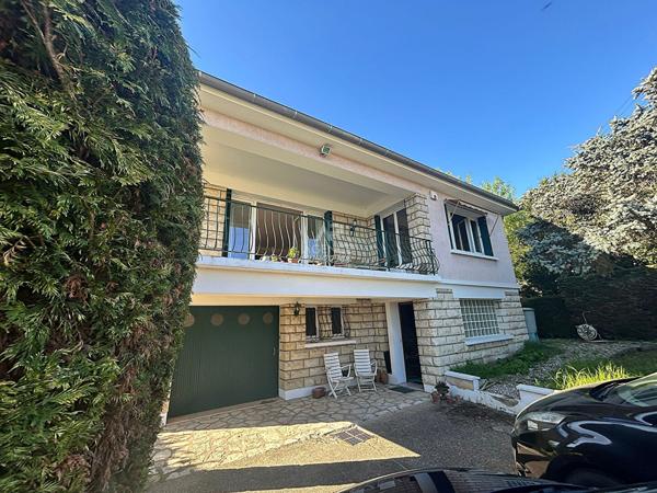 Maison Triel Sur Seine 6 pièce(s) 219 m2 €489 000 ** - Référence 1748